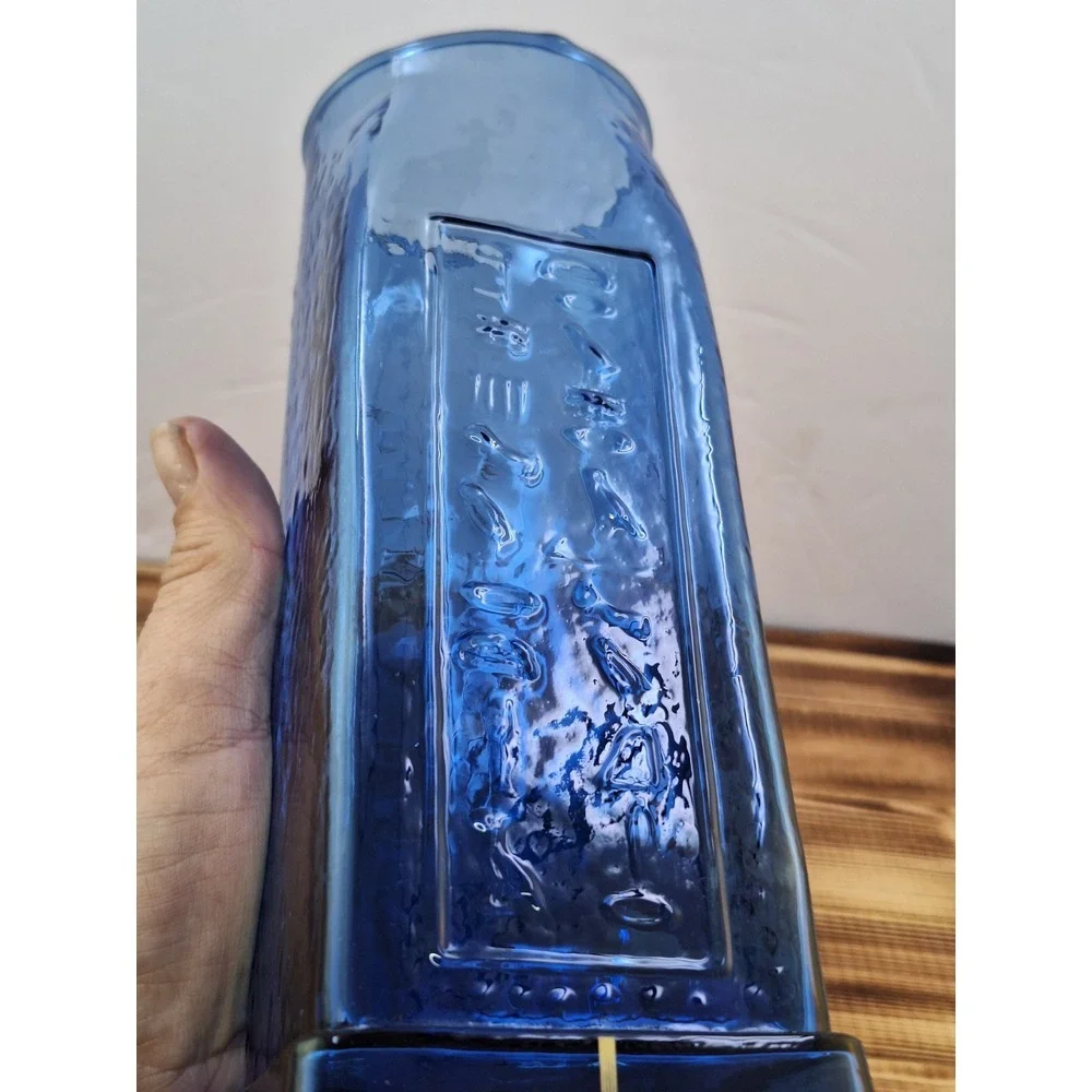 Las Vegas LUXOR Casino Hotel Cobalt Blue Egyptian Obelisk Glass Vase 9